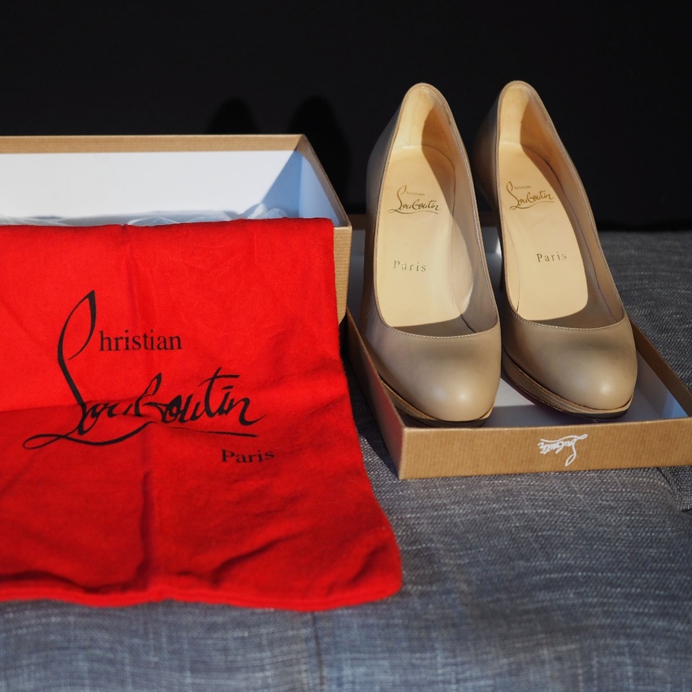 Authentic Nude Louboutin Pumps size 37 or 7